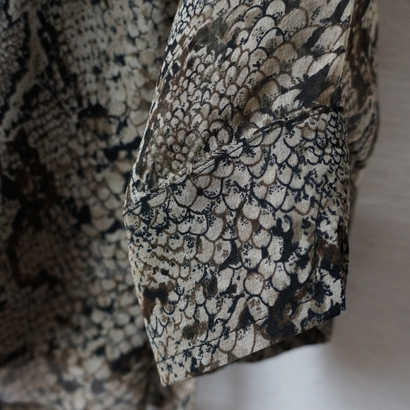 Delicate Animal Print 100% Silk Blouse Classic S - Picture 5 of 6
